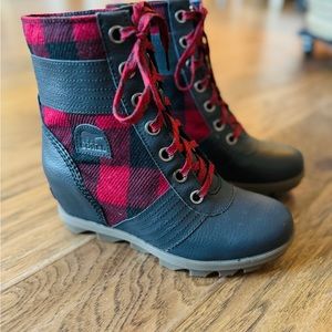 BIG KIDS Size 5 -Sorel Lexie Wedge Boot Buffalo Plaid